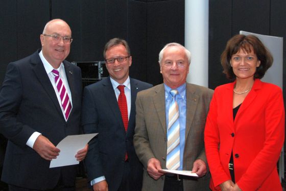 Foto: Petry-VRRN v.l. Helmut Beck, Verbandsdirektor Ralph Schlusche, Horst Wagenblaß, Verbandsvorsitzende Dr. Eva Lohse