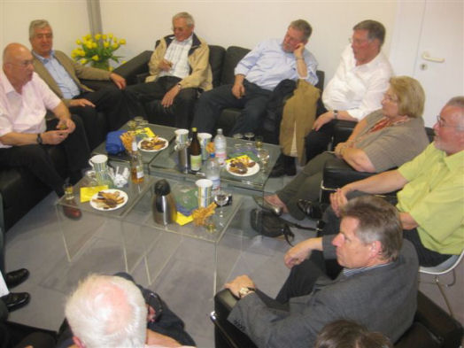 Weinprobe mit Informationen in der Halle der Metropolregion