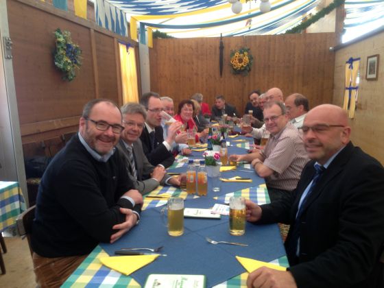 (Quelle: SPD) Bild zeigt einen Blick in die Runde im Festzelt